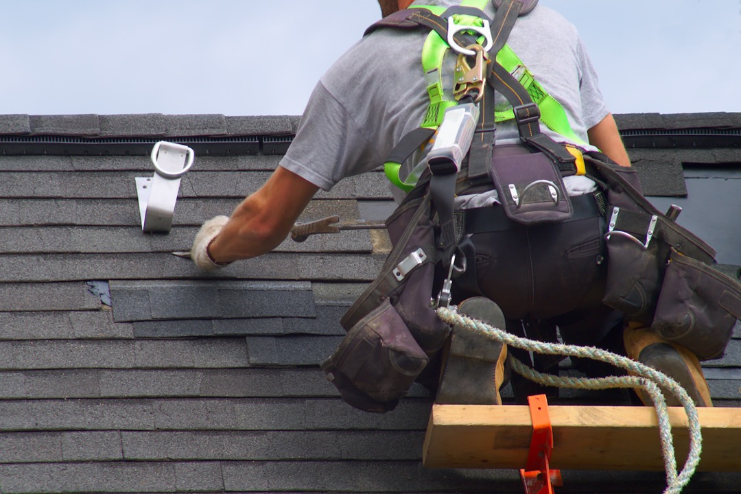Roofing contractor installing a new roof on a house in Lincoln Park, Chicago